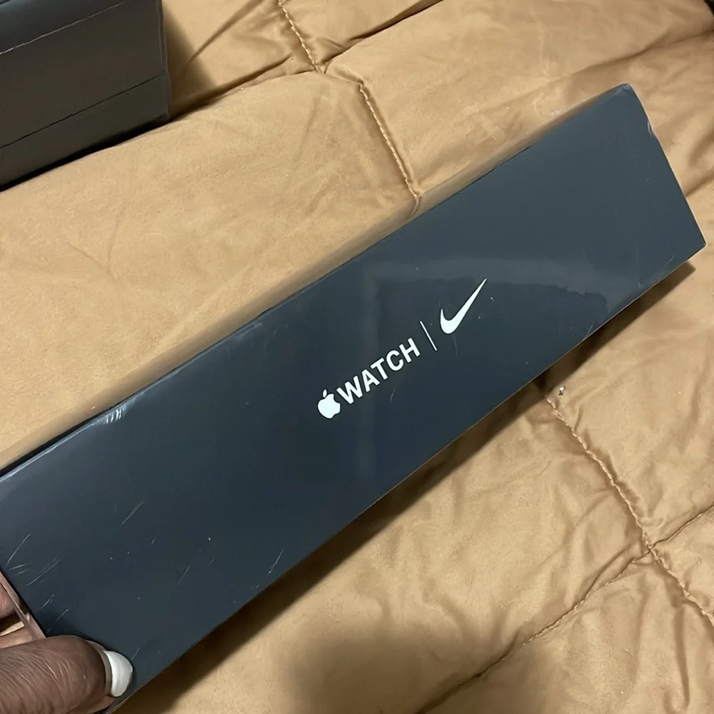 AUTHENTIC APPLE BLACK SPORT NIKE WATCH 40mm Series 5 in Space Gray *NIB*
